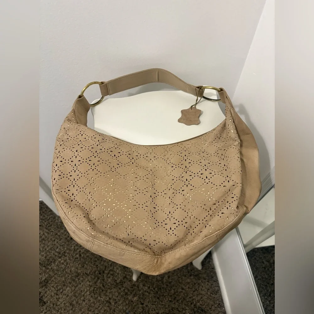 Chic Tan Hobo Bag with Gold Accents - Picture 5 of 8